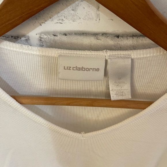 Women’s Liz Claiborne white ribbed long Sleeve v-neck Top, Size Medium - Picture 3 of 3